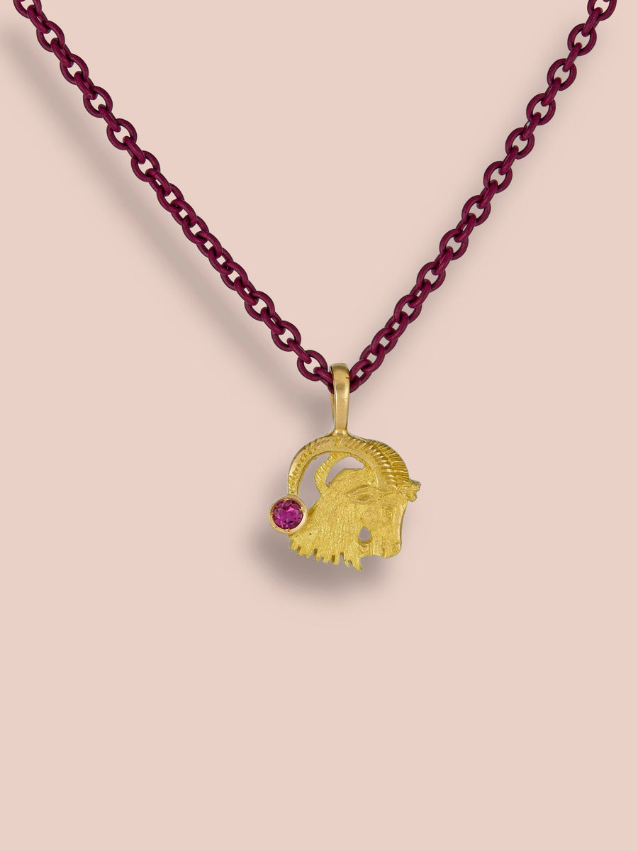 Lo Zodiaco - Capricorn Pendant - Garnet