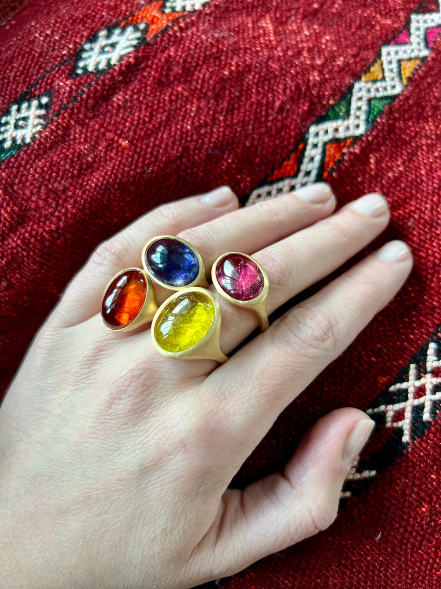 East West Large Anello all Inglese ring 8.38ct Rubellite