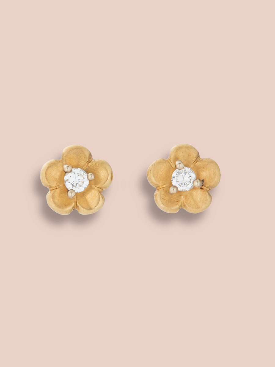 Petite gold flower studs - Diamond