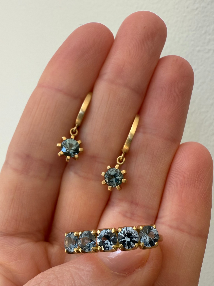 5 stone large band ring - Blue Spinel