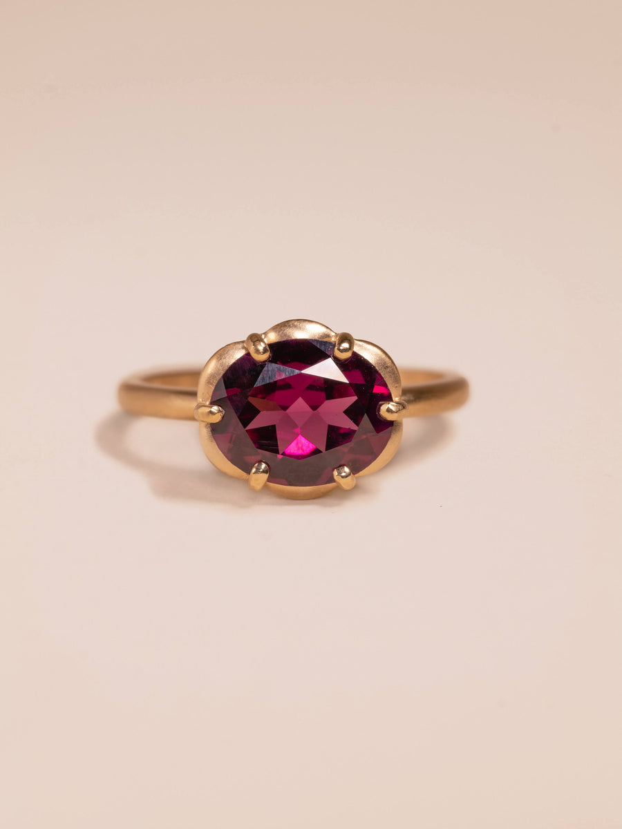 Isotta ring - 2.79ct Rhodolite Garnet